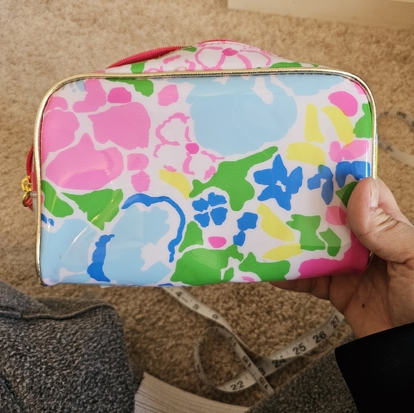 Lilly Pulitzer For Estée Lauder Floral Vinyl Makeup Bag - Picture 4 of 7